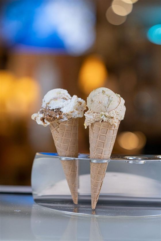 Zwei Kugeln hausgemachtes Eis im MoccaGino Köln
