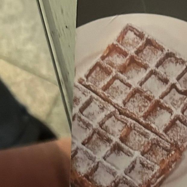 Waffel mit Nutella und Puderzucker im MoccaGino Köln